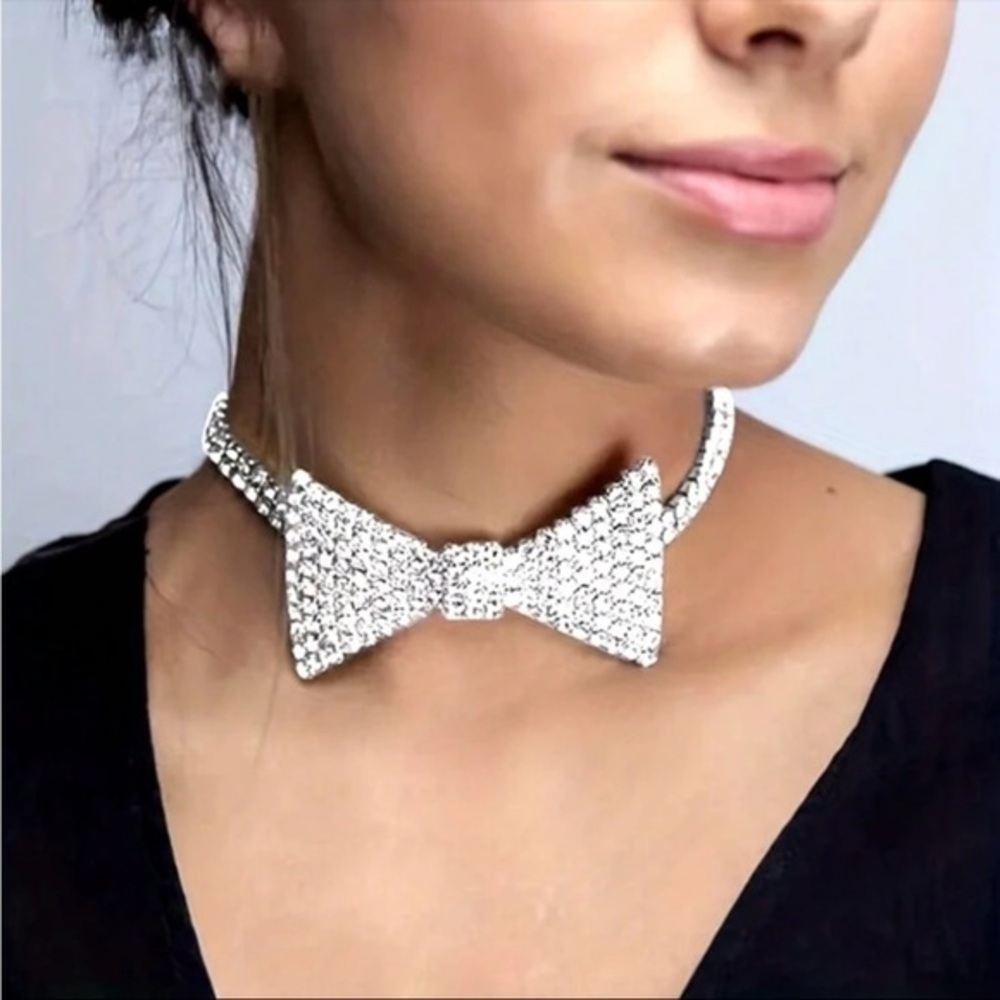 -Sparkling Crystal Bow Tie Choker Necklace